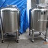 Depósito de acero inoxidable con ruedas
